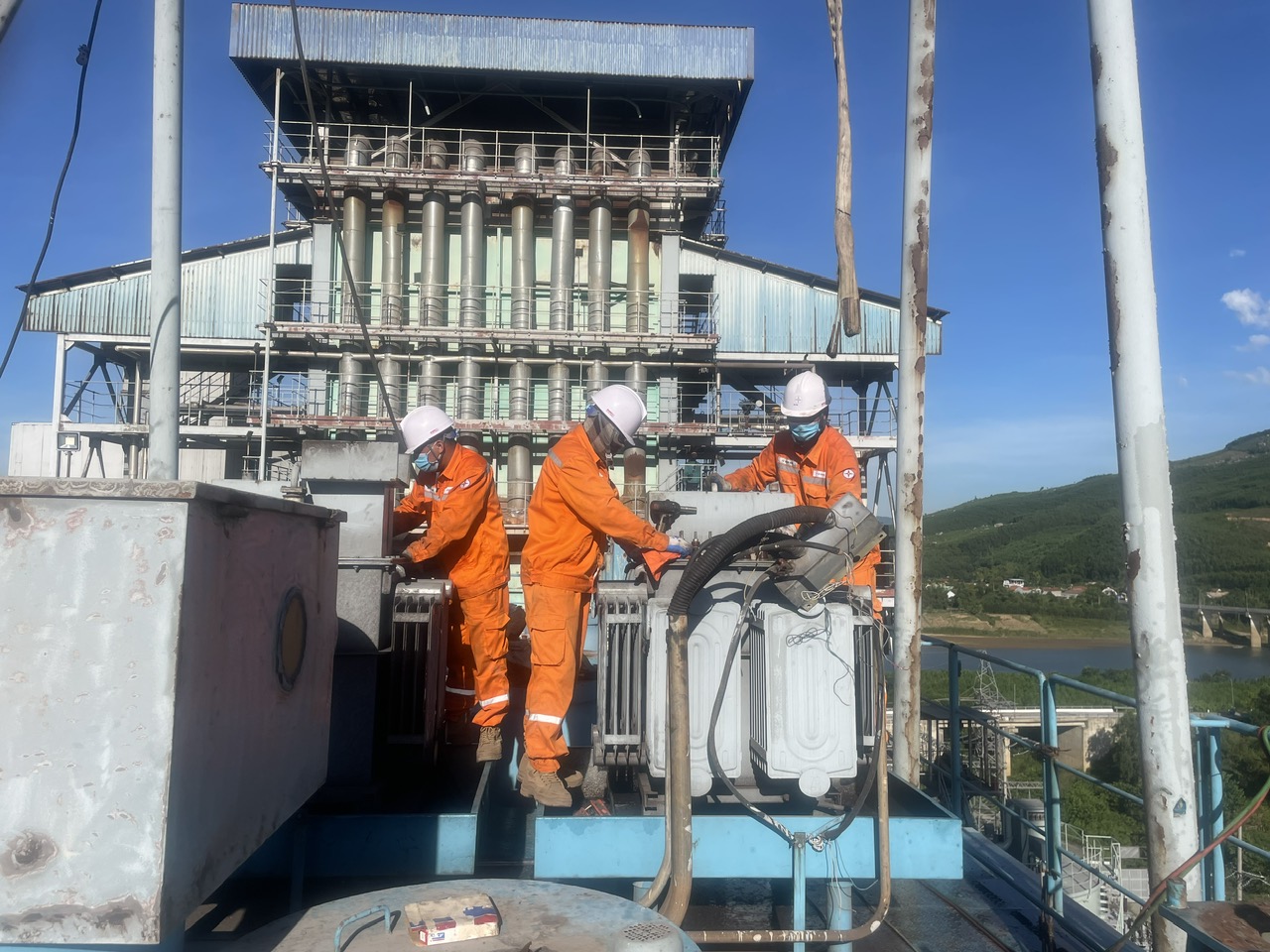  Xí nghiệp Dịch vụ Điện lực Thái Nguyên thực hiện thi công gói thầu Sửa chữa, bảo dưỡng MBA lọc bụi tĩnh điện Nhà máy nhiệt điện Nông Sơn – Quảng Nam